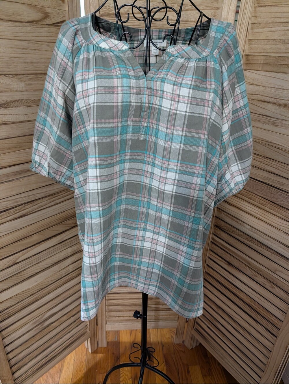 BeachLunchLounge Collection short sleeve v-neck plaid blouse, Large, Gray & Teal